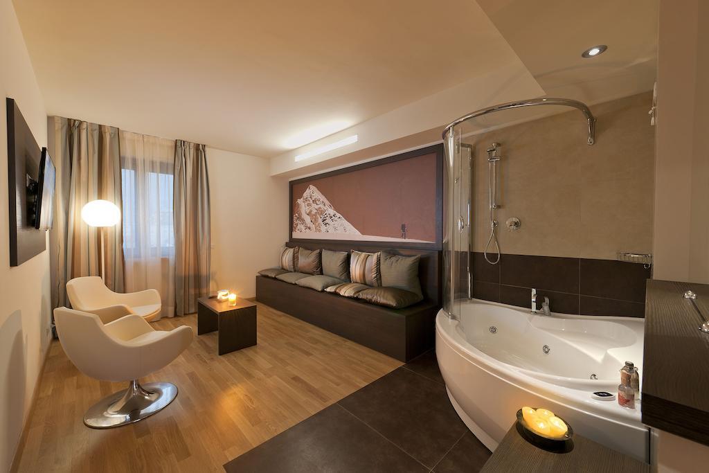 Hb Aosta Hotel & Balcony Spa Ruang foto