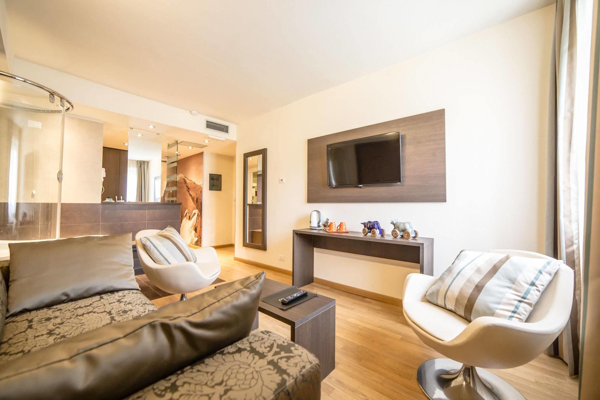 Hb Aosta Hotel & Balcony Spa Bagian luar foto