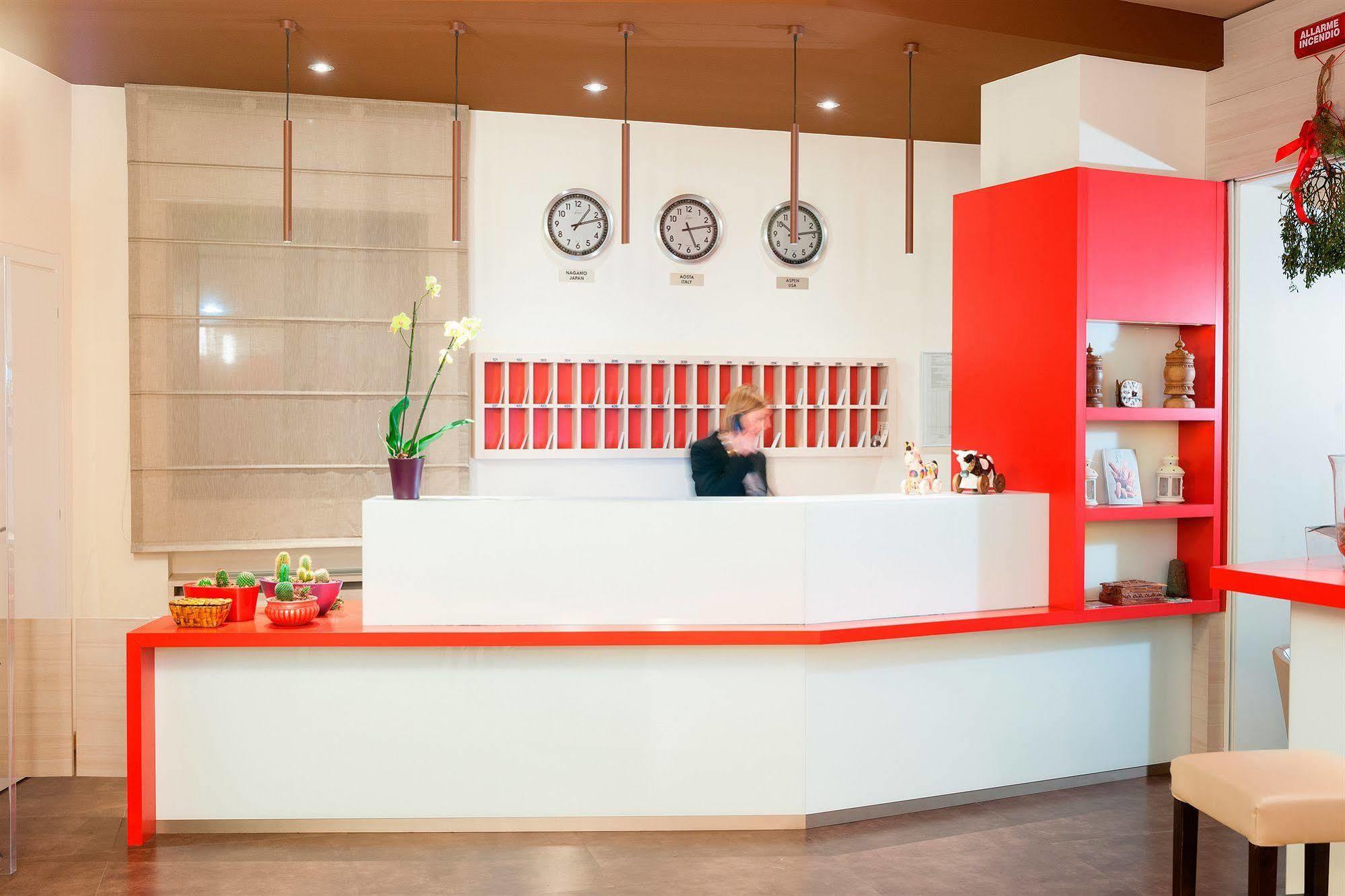 Hb Aosta Hotel & Balcony Spa Bagian luar foto