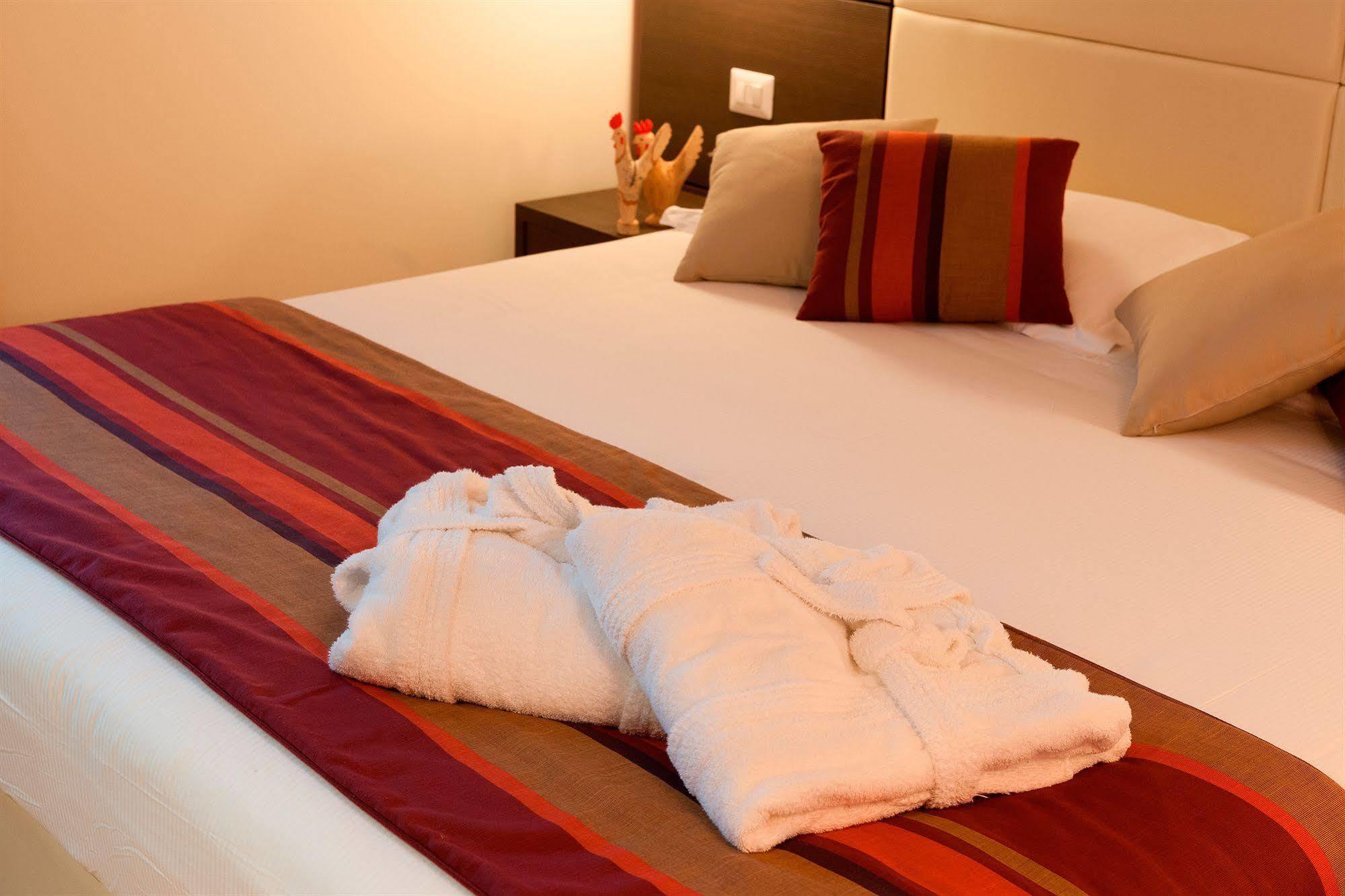 Hb Aosta Hotel & Balcony Spa Bagian luar foto
