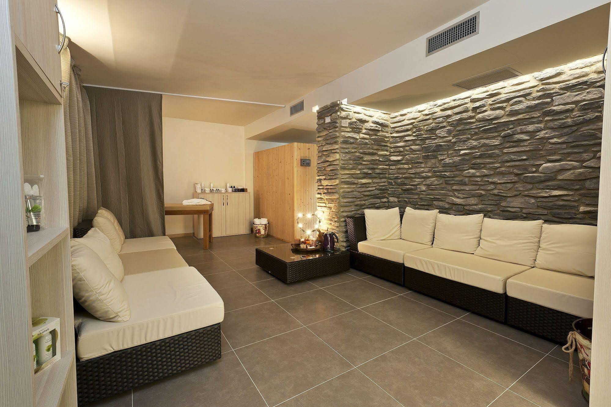 Hb Aosta Hotel & Balcony Spa Bagian luar foto